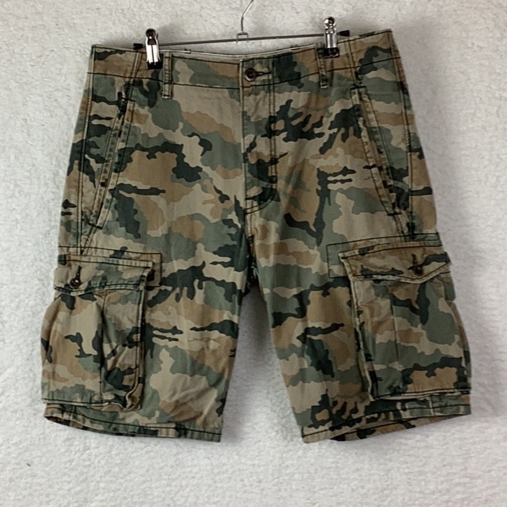 Levi’s Men’s Size 30 Camouflage Cargo Shorts,